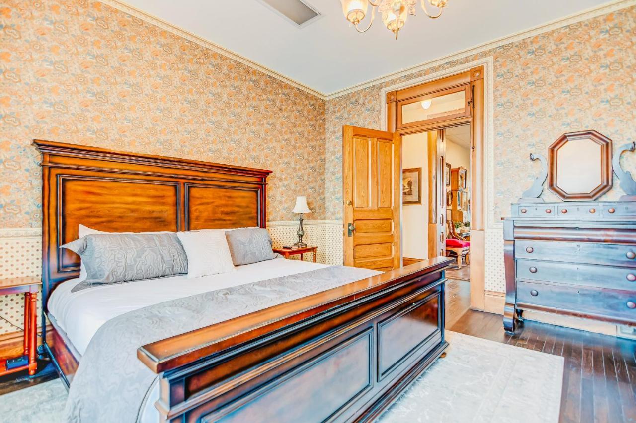 The Bressmer Apartment *